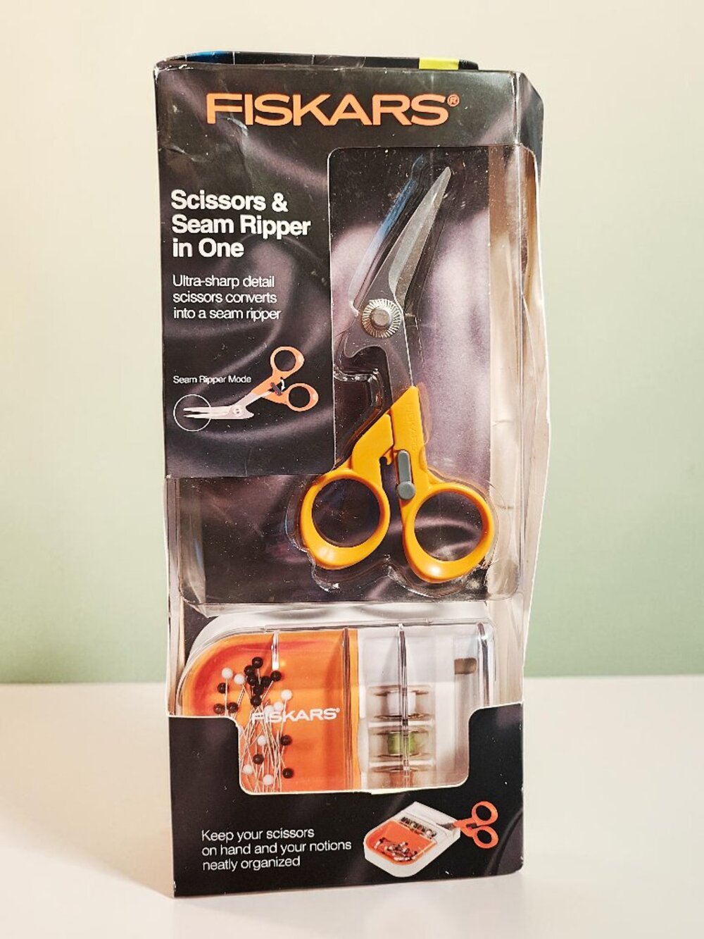 Fiskars 159920-1001 Detail Scissors Seam Ripper Combo W Magnetic Organizer